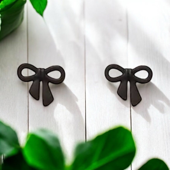 Jewelry - 🖤🆕🖤Black Bow Stud Earrings🩷